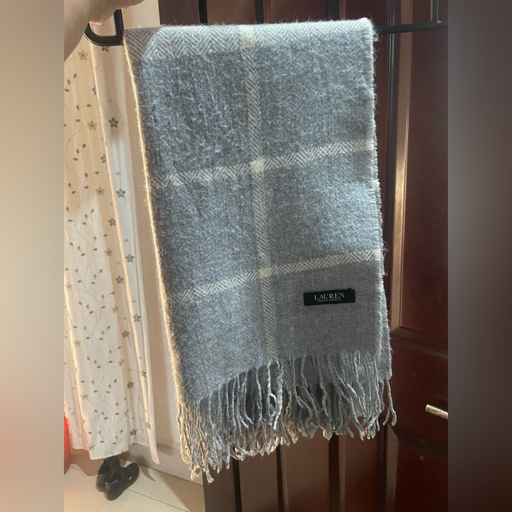 Lauren Ralph Lauren cream/grey woollen scarf. Size medium. Used - Picture 3 of 5